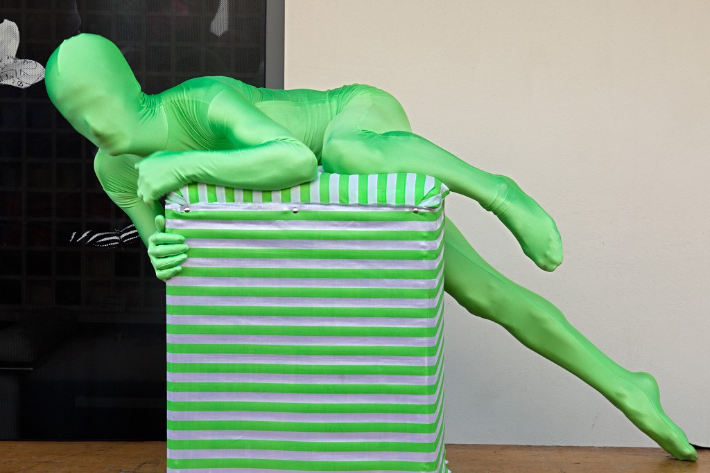 living statue levend standbeeld evenement event festival festiviteit kunst art straatkunst streetart artiest beeld beeldhouwwerk sculpture sculptuur